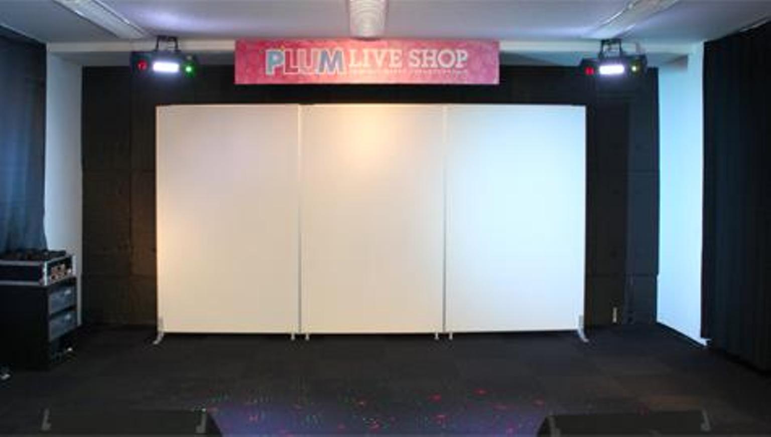 PLUM LIVE STAGE - Profile - SHOWROOM