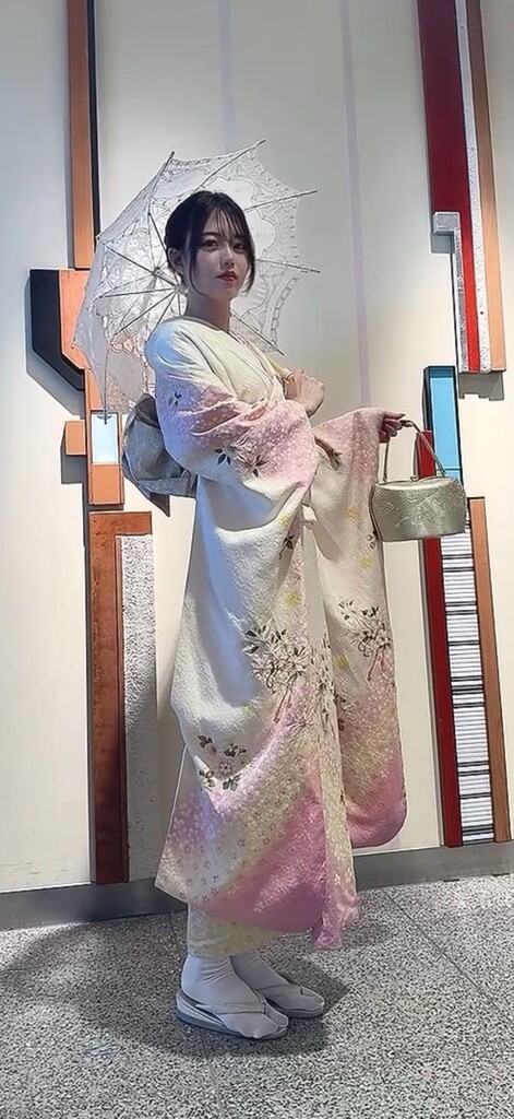 りの🐬🫧｜SHOWROOM(ショールーム)